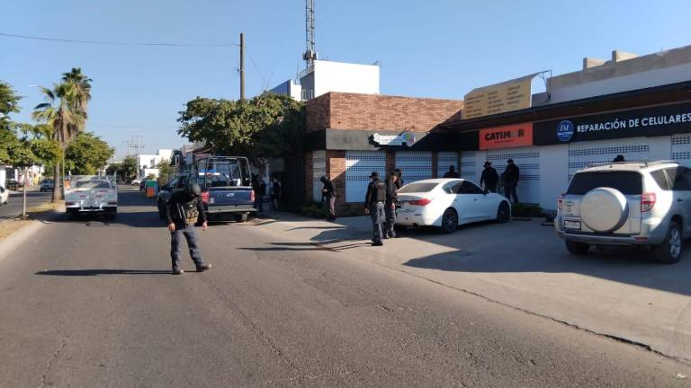 Un ataque armado se registró en el sector Villas del Río, en Culiacán, contra el conductor de un vehículo.