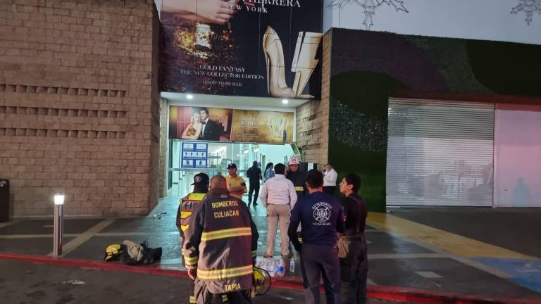 Se incendia local en la Plaza Forum, en Culiacán