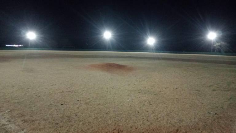 El estadio de beisbol de Siqueros ya tiene iluminación LED.