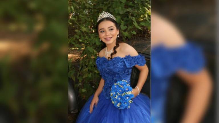 Noelia Melissa Huerta Aguilar celebra con alegría sus 15 años.