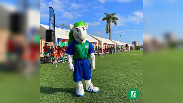 Disfrutan la gran fiesta deportiva de los Rojos y Azules