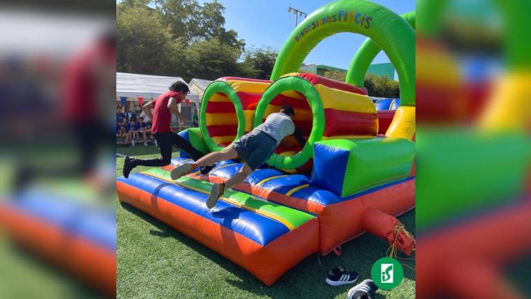 Disfrutan la gran fiesta deportiva de los Rojos y Azules