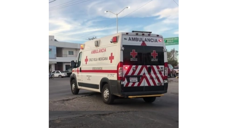 Reportan que vehículo se salió de Maxipista a la altura de La Cruz, de Elota