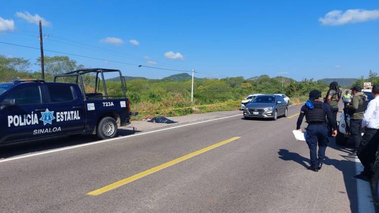 Matan a mujer con arma de fuego; fue localizada en la carretera libre Mazatlán-Culiacán