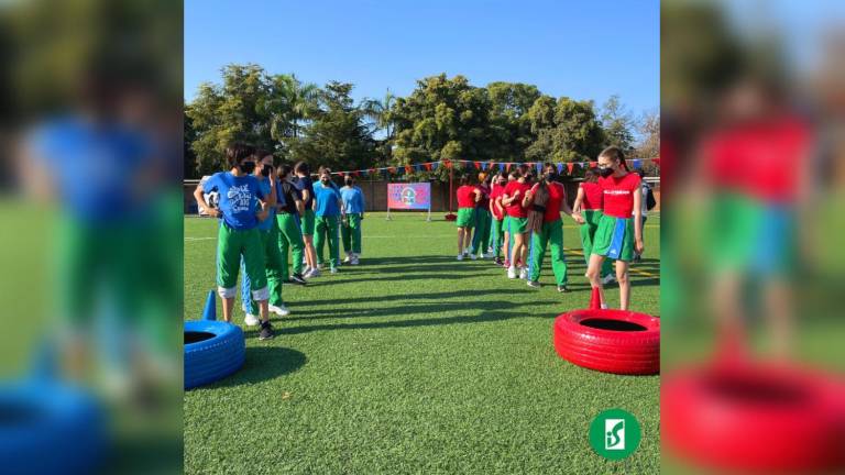 Disfrutan la gran fiesta deportiva de los Rojos y Azules