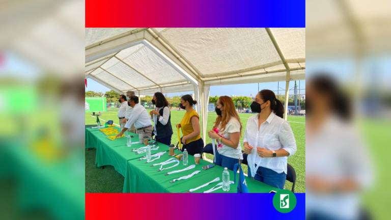 Disfrutan la gran fiesta deportiva de los Rojos y Azules