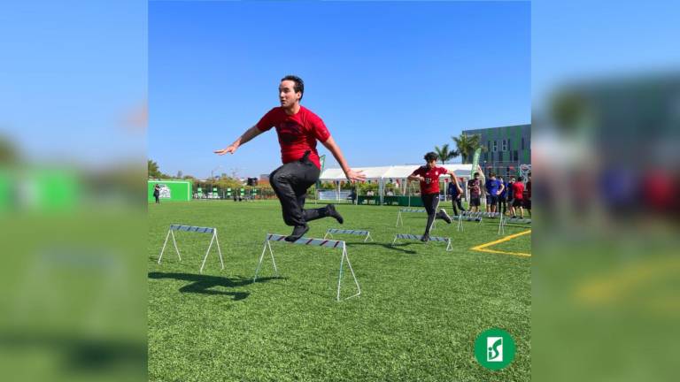 Disfrutan la gran fiesta deportiva de los Rojos y Azules