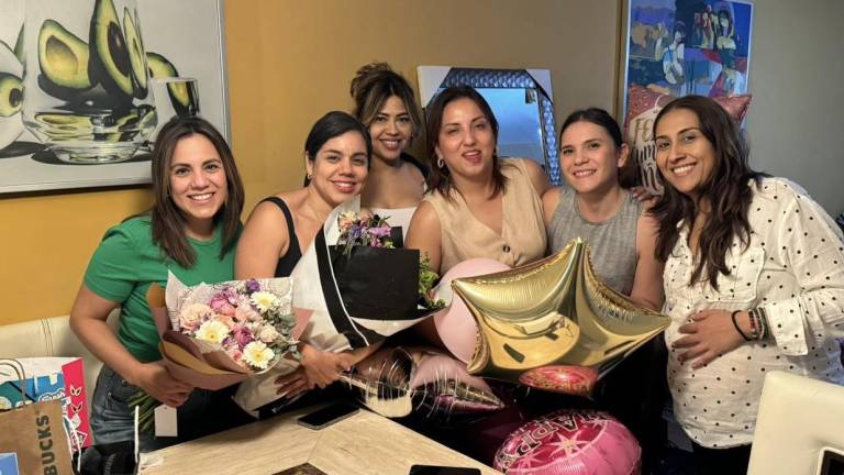 Festejan familia y amigos a Linda Rentería por su cumpleaños