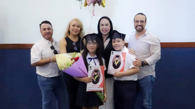 Con divertida piscinada celebra Gael Gaxiola Valdez su graduación