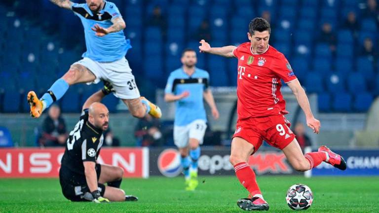 El delantero polaco Robert Lewandowski abrió el marcador para el Bayern Múnich en Roma.