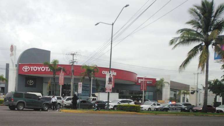 Según informes, el robo se registró a las 13:30 horas, a las cercanías de los inmuebles de la USE, por el corredor automotriz de la ciudad de Culiacán.