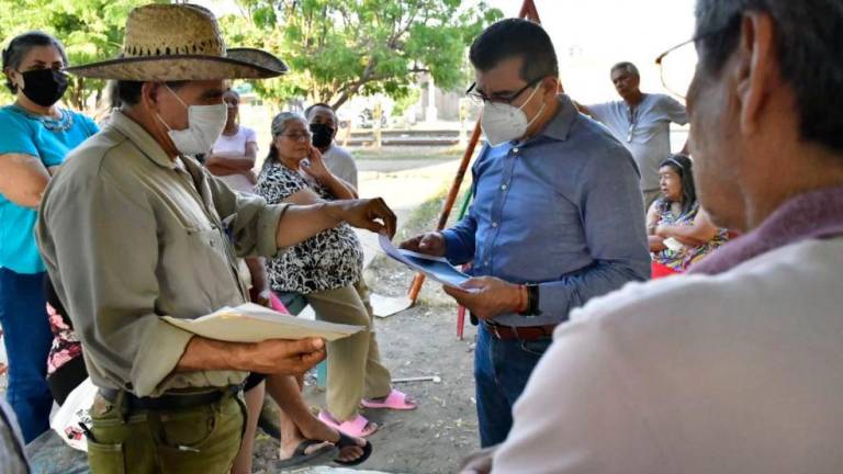 El Secretario del Ayuntamiento se reunió con vecinos de las colonias Jesús García, Anáhuac y Azteca.