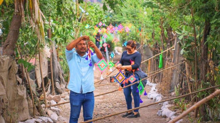 El Callejón Fotográfico Las Flores, en la comunidad de El Trébol I, destaca por su diseño colorido y los llamados Ojos de Dios, creados por artistas.