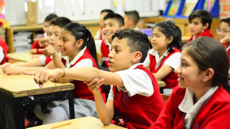 Desde este lunes, más de 24 millones de alumnos de educación básica regresan a clases.