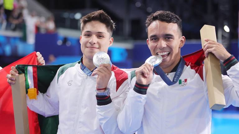 ¡Plata para México! Osmar Olvera y Juan Celaya se cuelgan la medalla en clavados, en París 2024