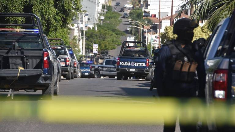 En un atentado dentro de un restaurante ubicado sobre la calle Montebello, en Culiacán, asesinaron al subdirector operativo de la Policía Municipal.