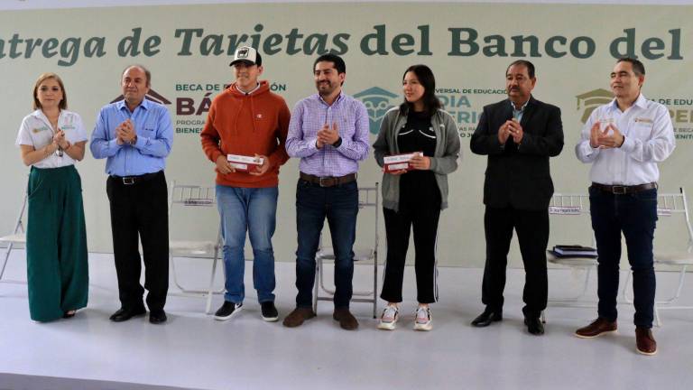 Autoridades del Gobierno Federal entregaron 360 tarjetas del Banco del Bienestar.