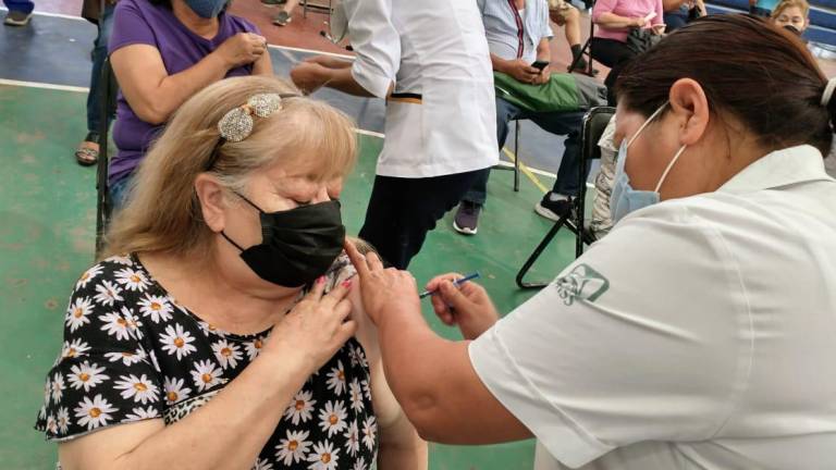 En Ahome se lleva a cabo la última etapa de aplicación de segundas dosis de la vacuna anti Covid a adultos mayores de 60 años.