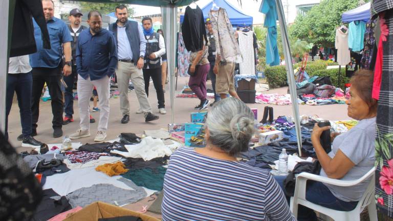 Atiende Oficialía Mayor a locatarios de mercados municipales y tianguistas