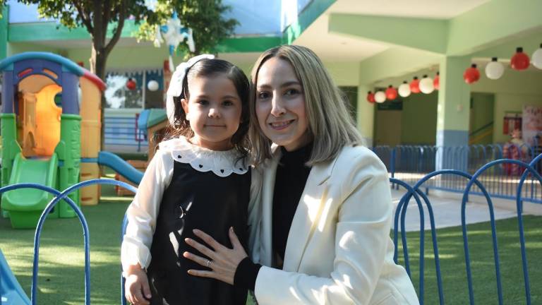 Ríen, cantan y bailan alumnos del Instituto Senda en su posada