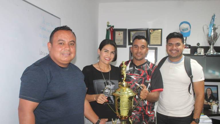 Entregan trofeo de campeones estatales Osos al Imdem