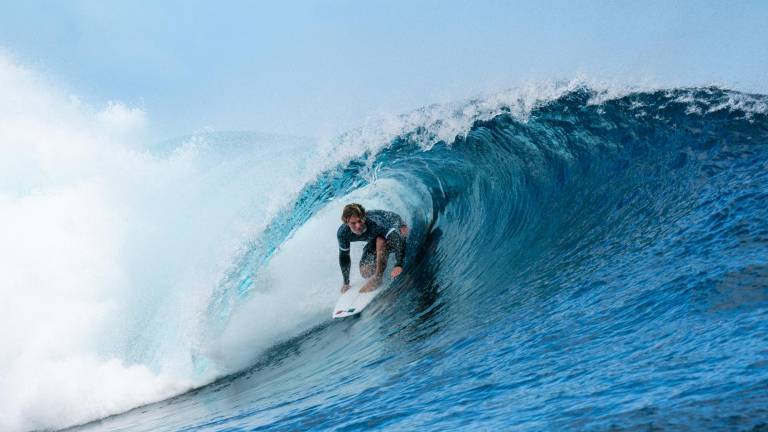 Alan Cleland clasifica a la segunda ronda como el segundo de su grupo, en el surf de París 2024