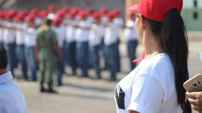 La Secretaría de la Defensa Nacional convocó a mujeres en Sinaloa, mayores de 18 años, a participar en el Servicio Militar Nacional.