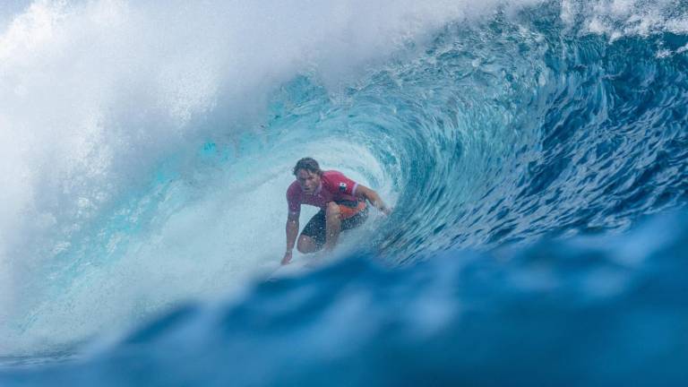 Alan Cleland roza la excelencia en el surf y sella su boleto a octavos de final en París 2024