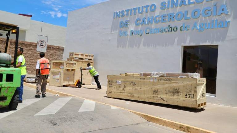 El Instituto Sinaloense de Cancerología recibió un segundo acelerador lineal, lo que le permitirá aumentar la capacidad de atención en radioterapia en un 50 por ciento.