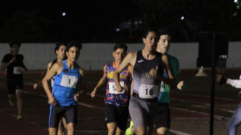 Eloy Sánchez gana los 10 kilómetros del Festival Nocturno FMMA de Fondo y Medio Fondo celebrado en Mazatlán