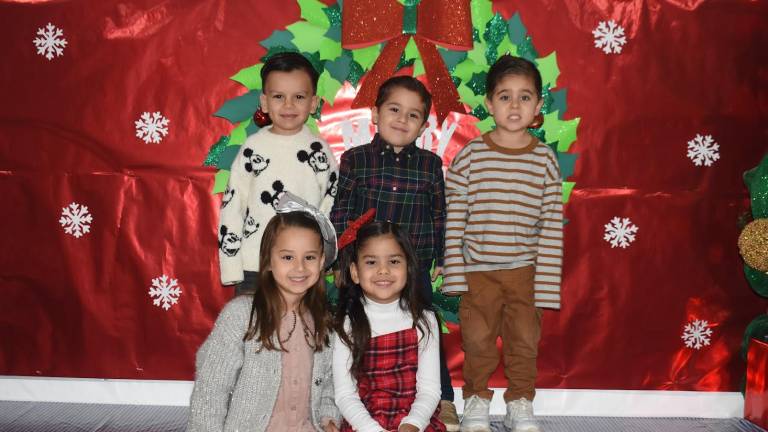 Ríen, cantan y bailan alumnos del Instituto Senda en su posada