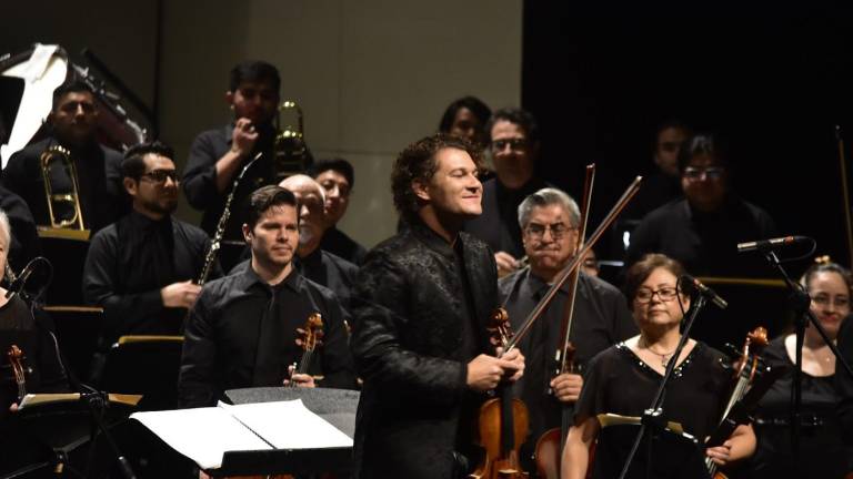 Con música, viajan sinaloenses a la mágica Sevilla