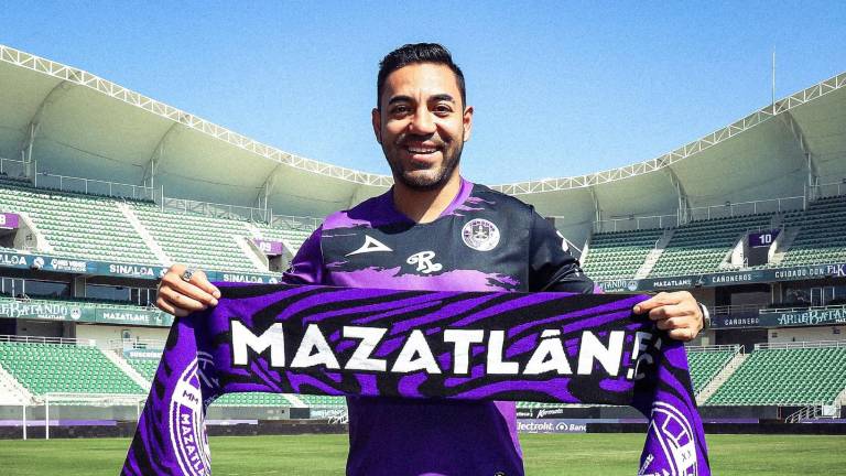 Marco Fabián llega a Mazatlán como agente libre.