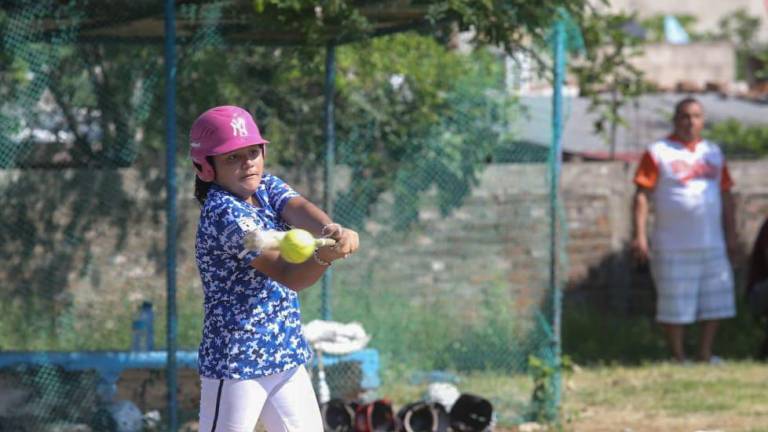 La final de la Liga de Sotbol Femenil ya tiene a sus finalistas en la categoría Novatas.