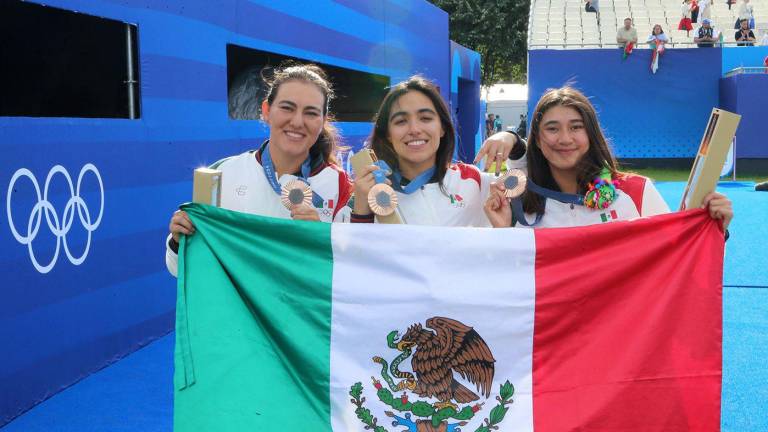 ¡Primera medalla! Equipo mexicano femenil de tiro con arco gana bronce en París 2024