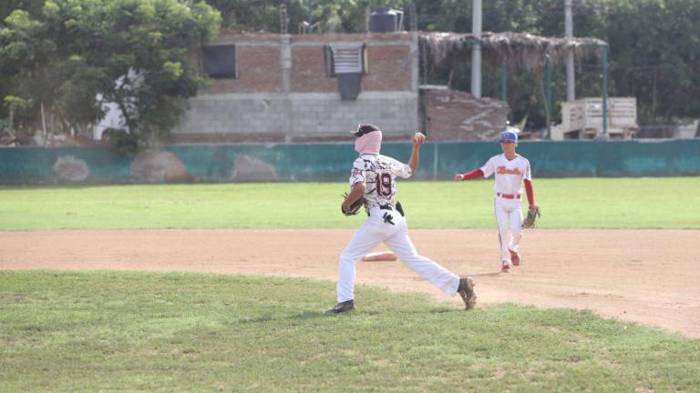 Empiezan series semifinales de Liga de Meseros al Bat