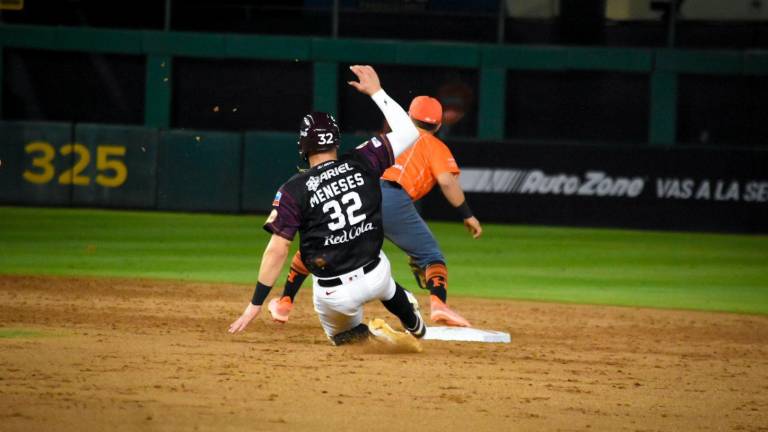 Disfruta la afición guinda de la Serie Catrinas en la casa de Tomateros