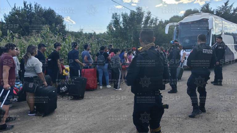 Dos autobuses con pasajeros a bordo que fueron interceptadas por civiles armados iban a entrar a Sinaloa y uno más iba con destino a Durango.