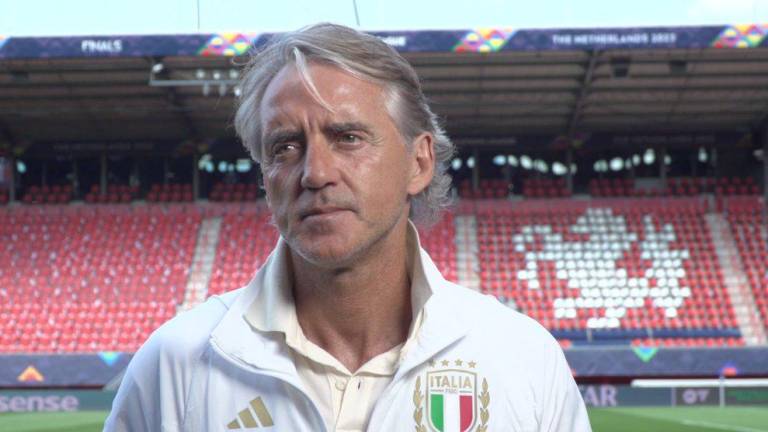 La Federación Italiana de Futbol le acepta a Roberto Mancini su renuncia.