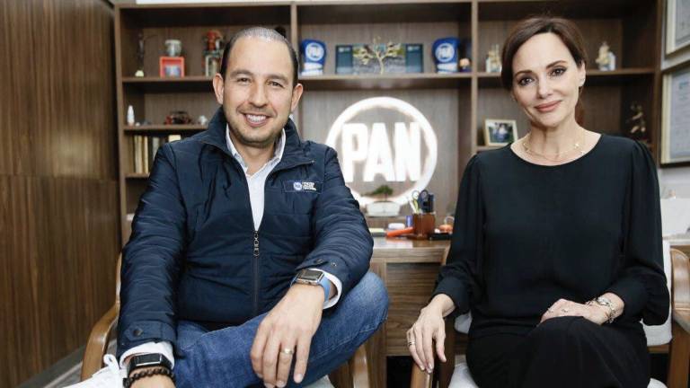 El dirigente nacional del PAN, Marko Cortés, con Lilly Téllez.