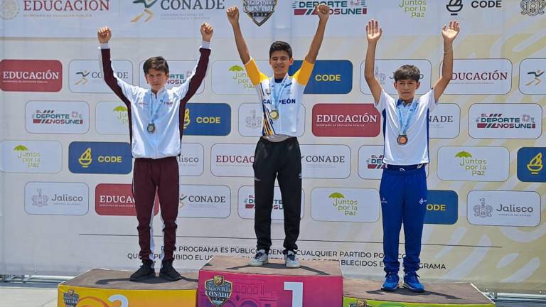 Mateo García es segundo lugar del podio de la categoría Juvenil A.