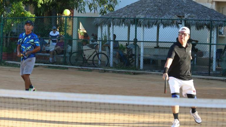 Intensa victoria para Becerra y Sánchez en el Torneo de Tenis Dobles ‘D’ en el Racquet