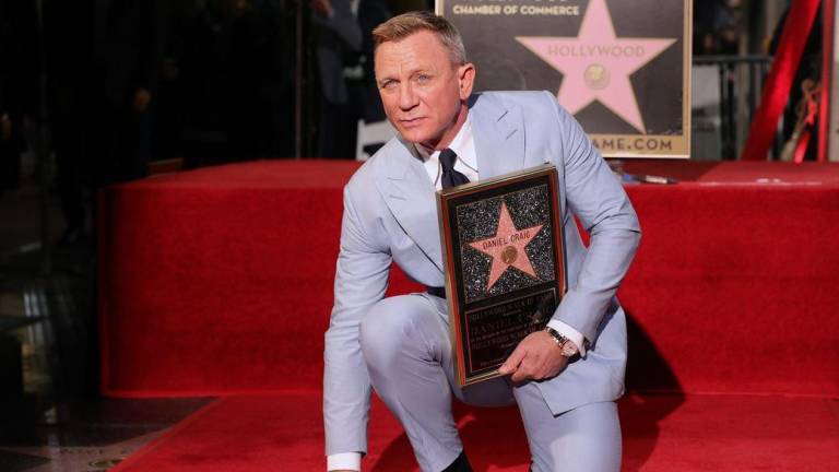 El actor se despide de su personaje de James Bond, con una estrella en el Paseo de la Fama.