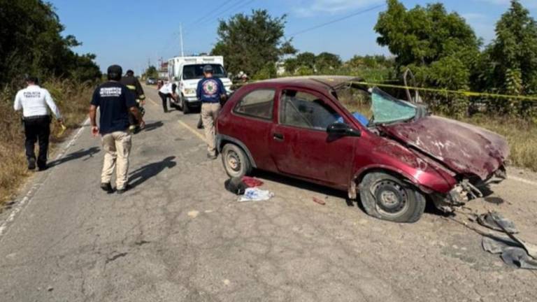 Vehículo accidentado en El Walamo, que dejó a un hombre sin vida.