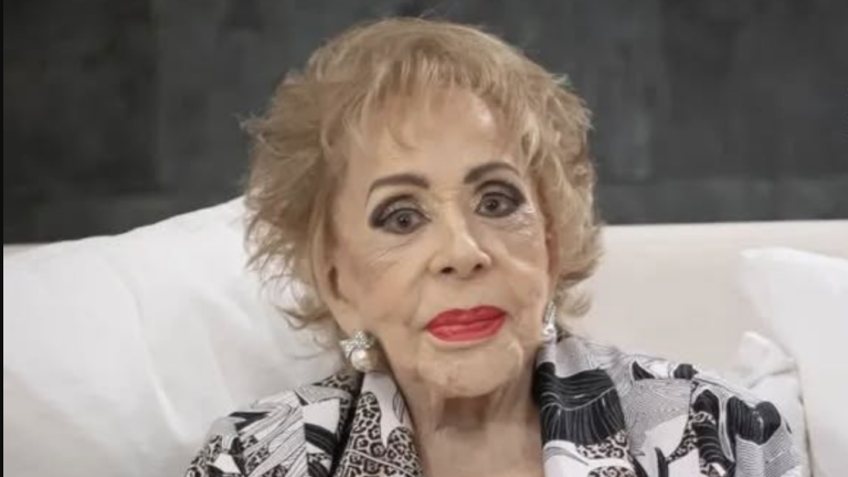 Silvia Pinal se mantiene hospitalizada.