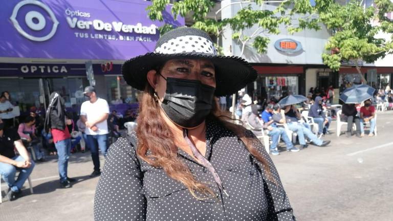 María de Jesús ha trabajado en el basurón de Culiacán por 25 años; teme que sea privatizado y pierda su fuente de ingresos