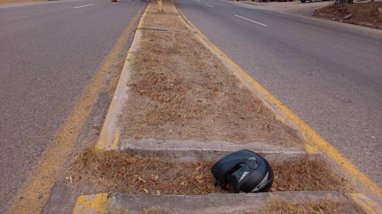 Un motociclista resultó muerto y otro herido después de ser embestidos por una camioneta en Rosario, sobre la salida sur de la ciudad.