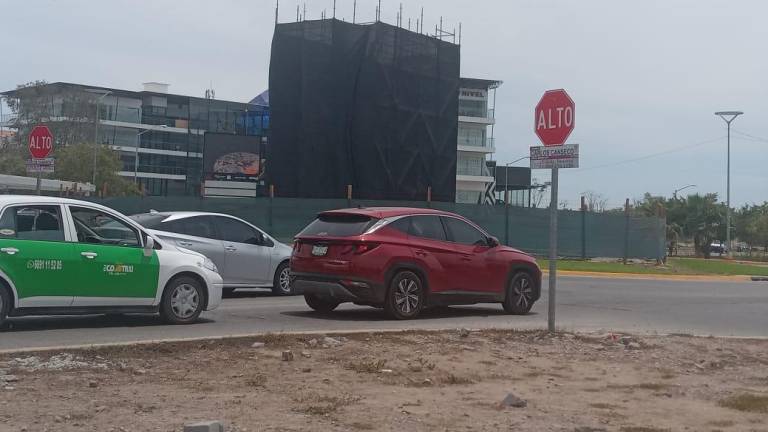 En la zona de la Marina Mazatlán, el nuevo Monumento al Venado fue cubierto mientras terminan los últimos detalles.