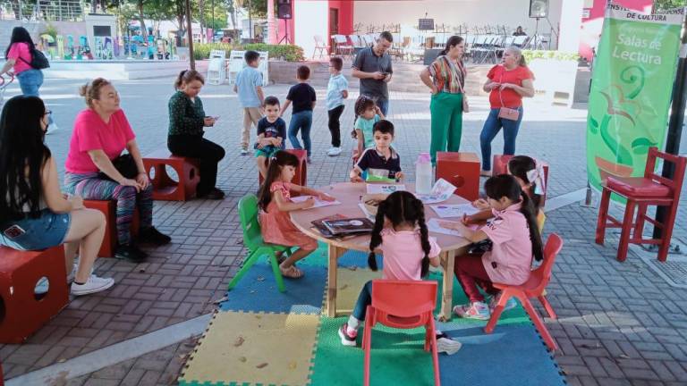 La sala de lectura gratuita está enfocada a los niños.