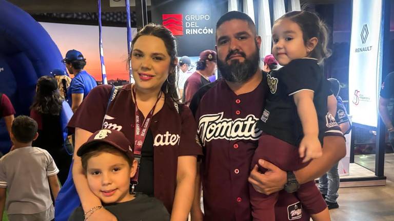 Disfruta la afición guinda de la Serie Catrinas en la casa de Tomateros